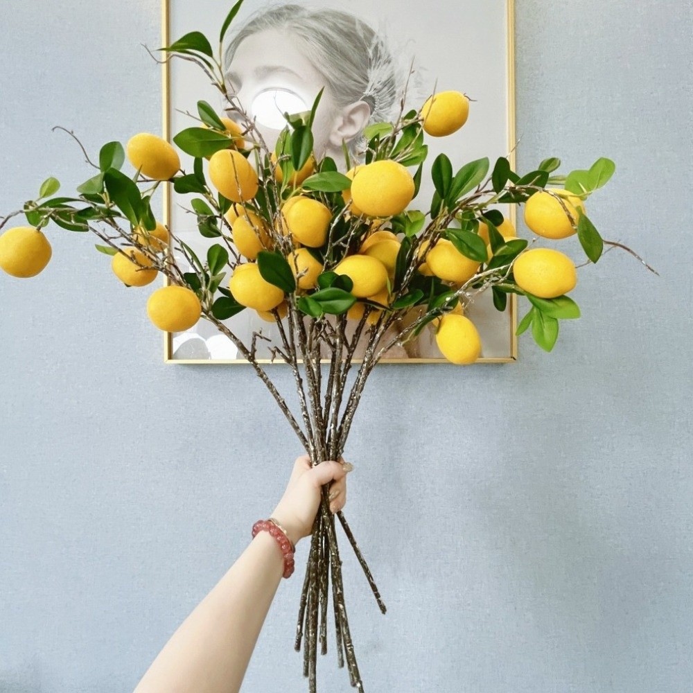 Quiet Luxury Lifestyle - Ramo di Limone Artificiale con Foglie